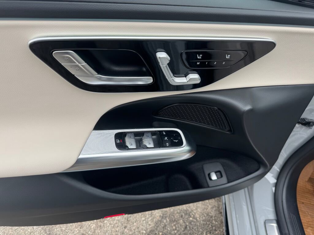 New 2026 Mercedes-Benz E 350 4MATIC Sedan image 10