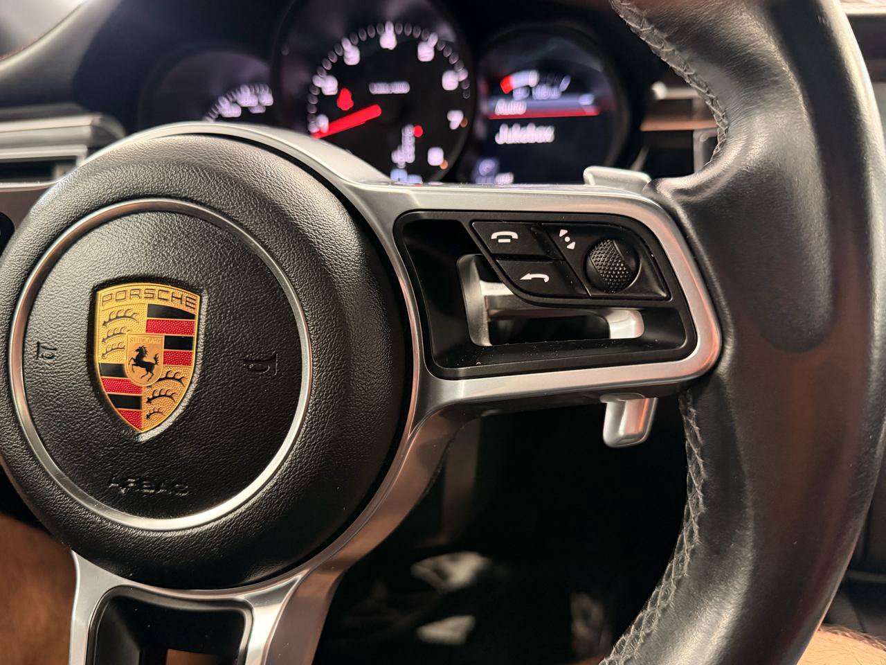 Used 2018 Porsche Macan AWD/4WD image 23