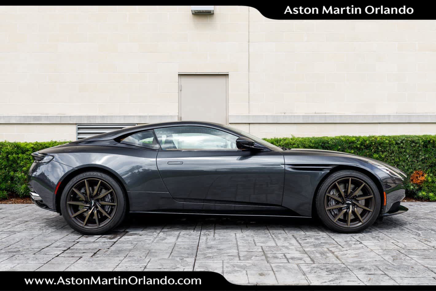 Used 2022 Aston Martin DB11 Coupe RWD image 17