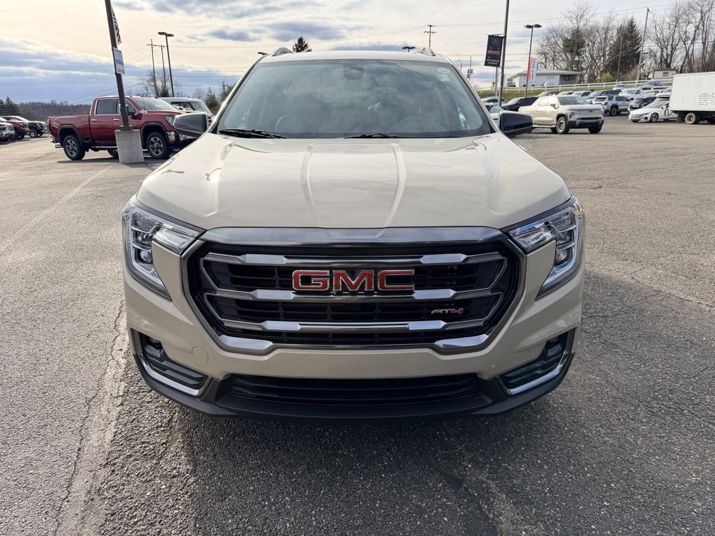 Used 2022 GMC Terrain AT4 image 2