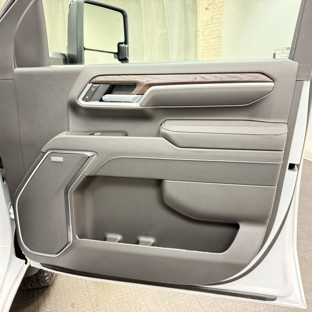 New 2026 GMC Sierra 2500 SLT image 17