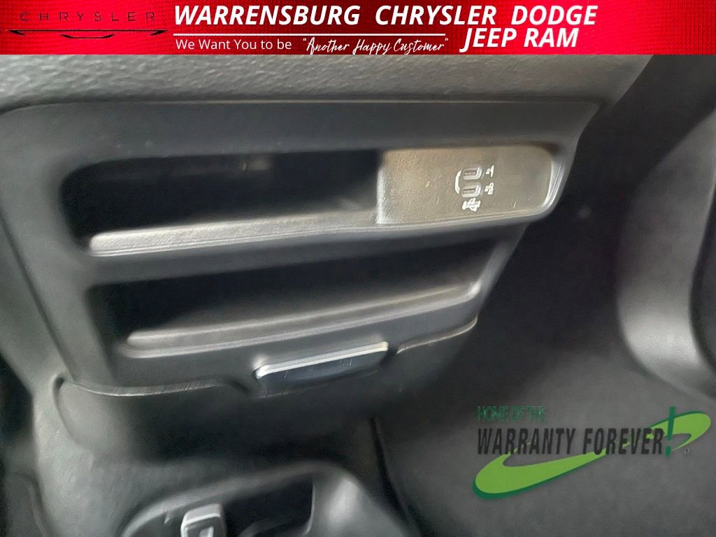 New 2026 Chrysler Pacifica Select w/ S Appearance Package image 32