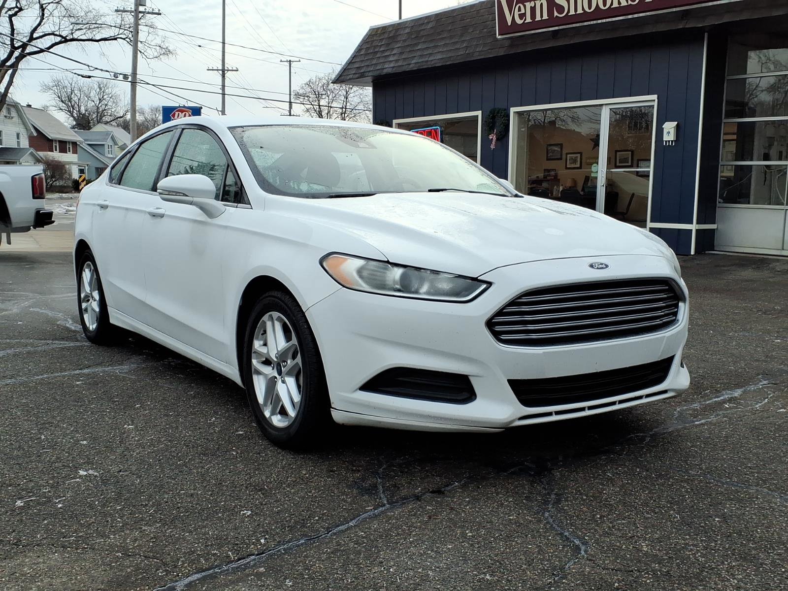 Used 2016 Ford Fusion SE image 4