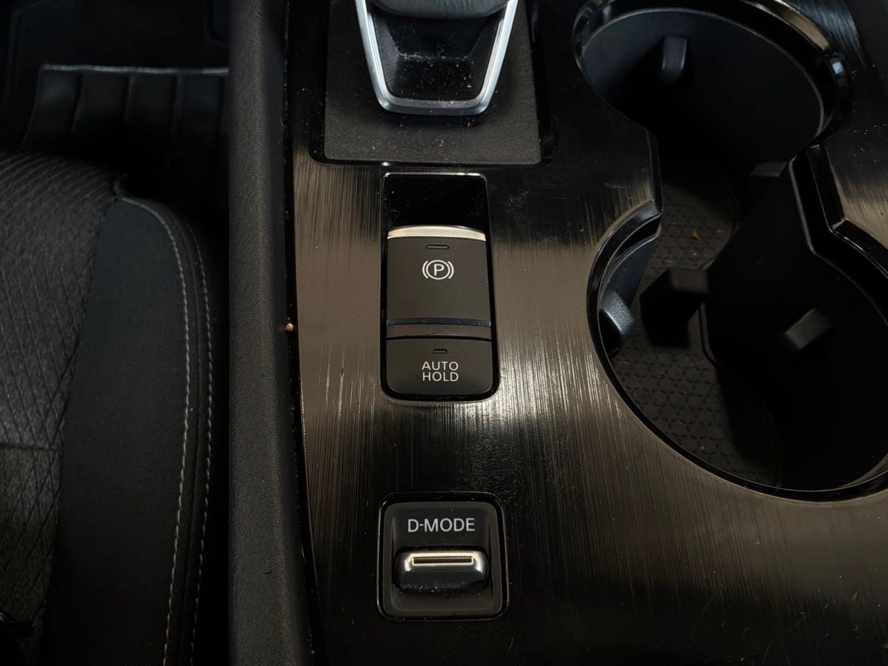 Used 2025 Nissan Rogue SV FWD image 23