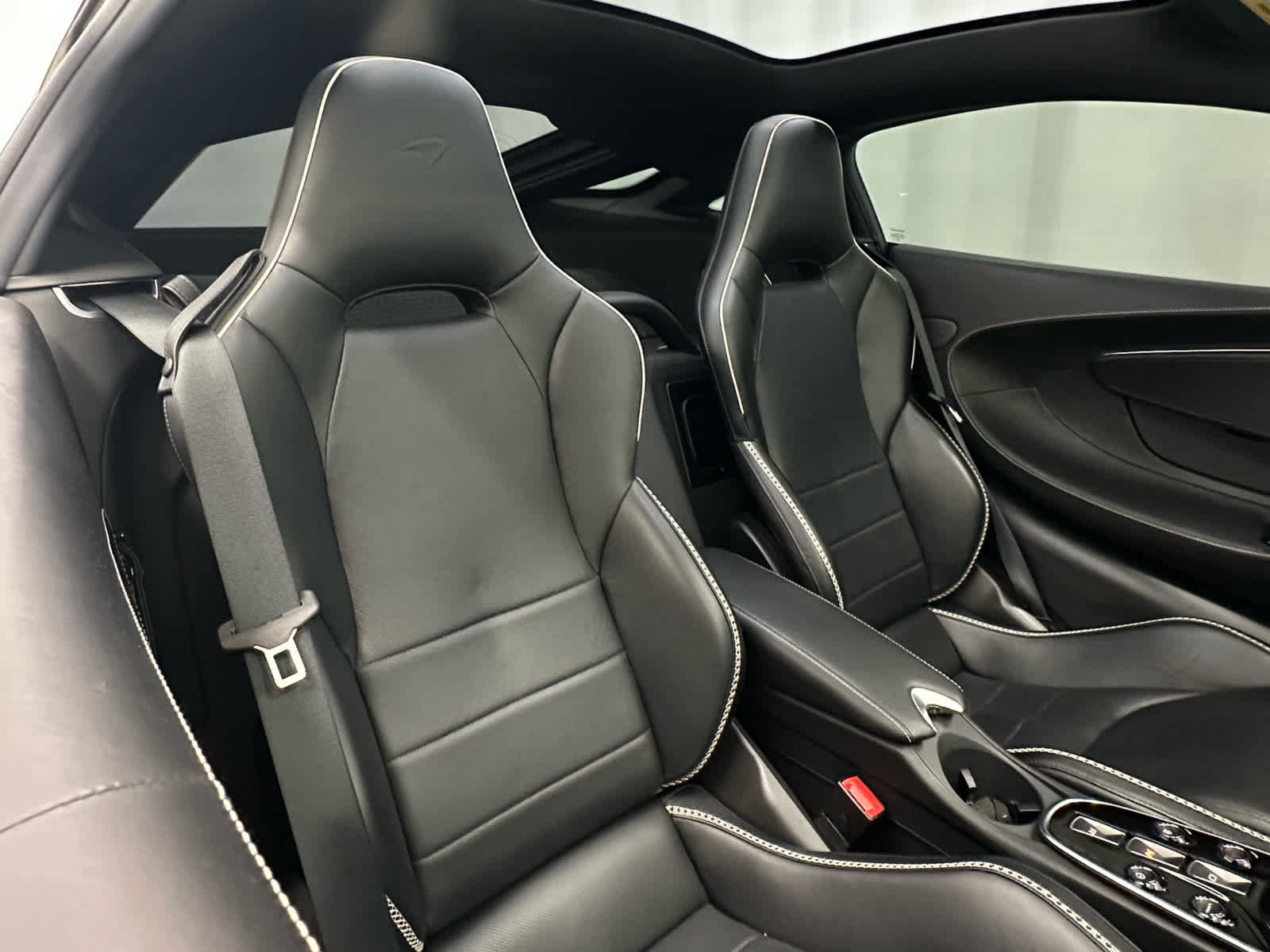Used 2021 McLaren GT RWD image 15