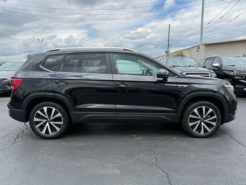 Used 2023 Volkswagen Taos SE w/ Panoramic Sunroof Package AWD/4WD image 8