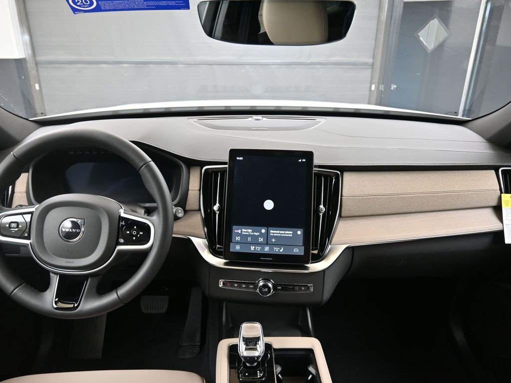 New 2026 Volvo XC90 B6 Plus w/ Protection Package Premier image 25