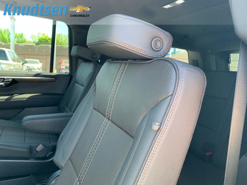 New 2026 Chevrolet Suburban High Country AWD/4WD image 17