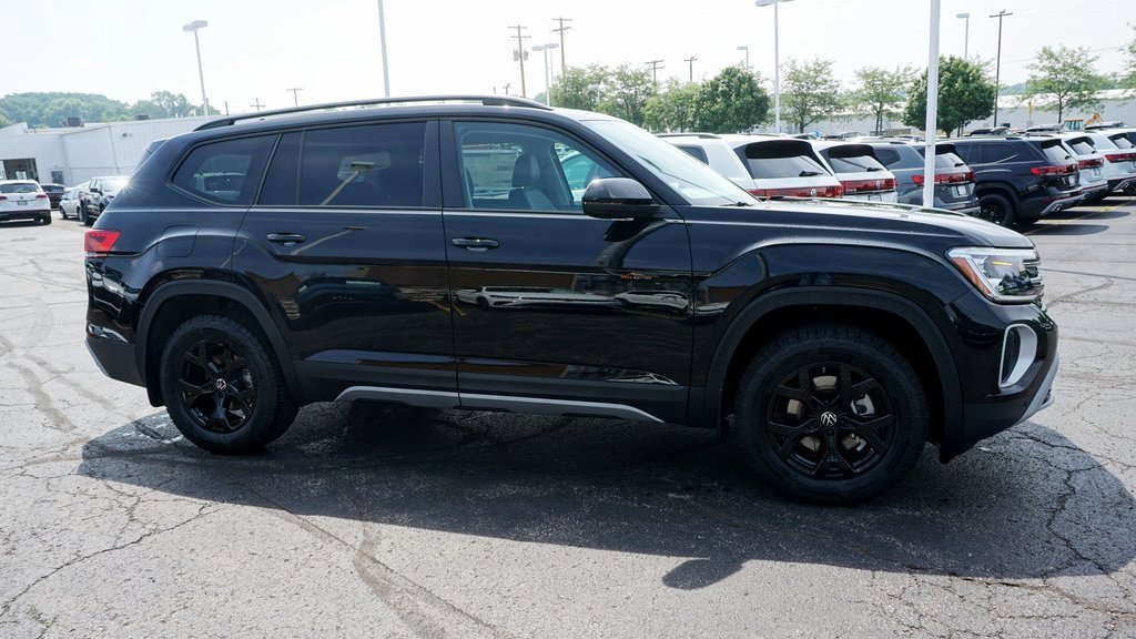 New 2025 Volkswagen Atlas Peak Edition SE image 4