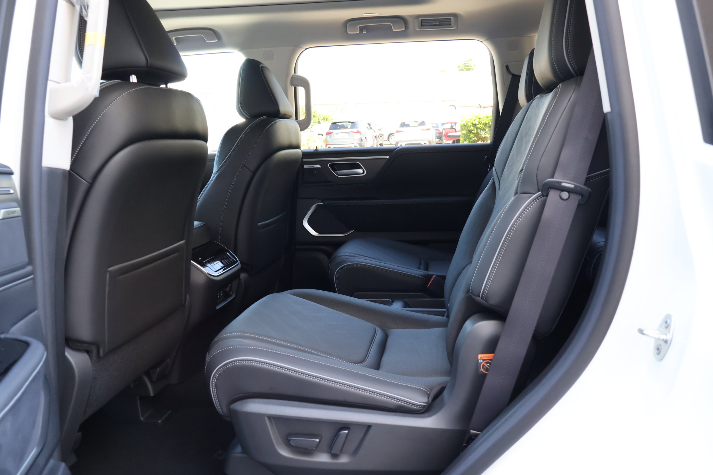 New 2026 INFINITI QX80 Luxe image 18