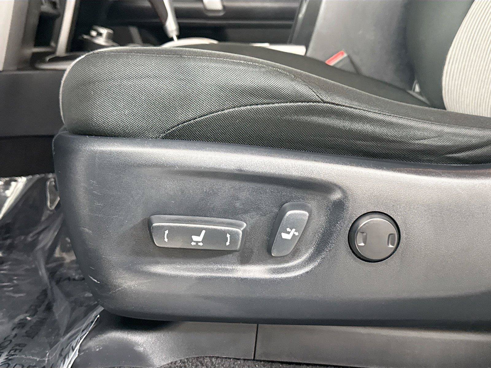Used 2017 Toyota 4Runner SR5 AWD/4WD image 26