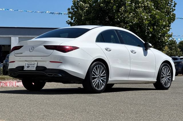 Used 2025 Mercedes-Benz CLA 250 image 4
