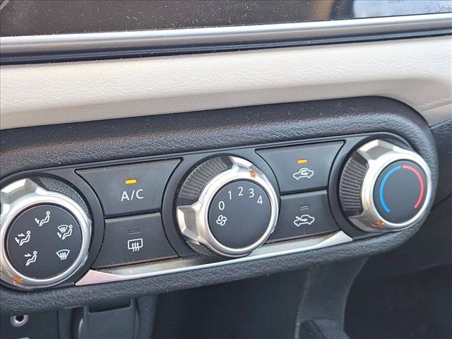 Used 2021 Nissan Versa SV FWD image 11
