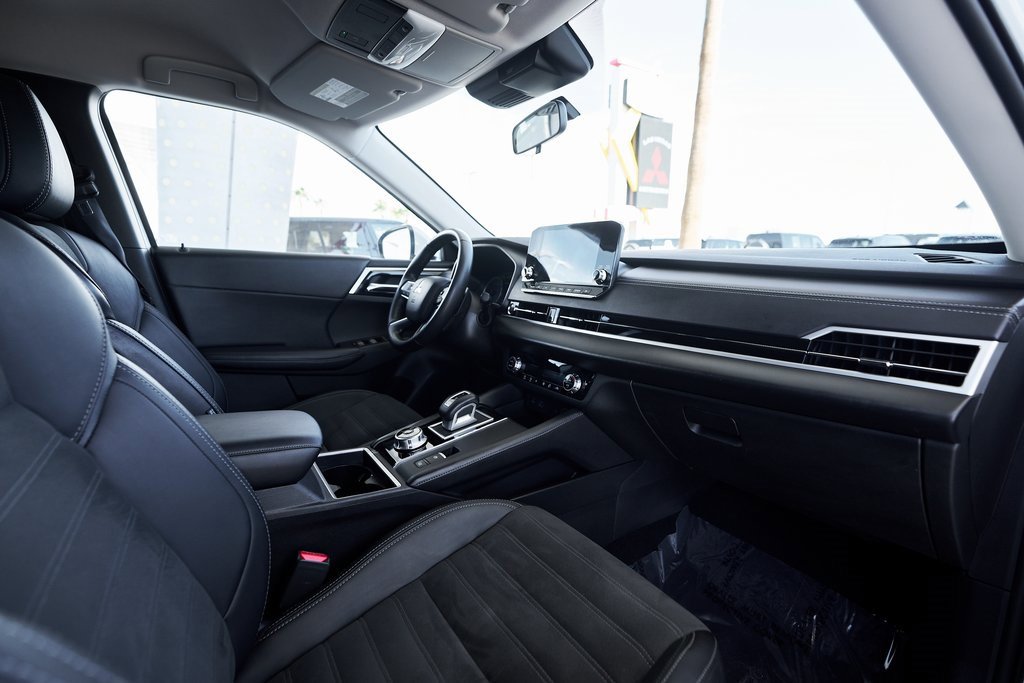 Used 2024 Mitsubishi Outlander SE image 25