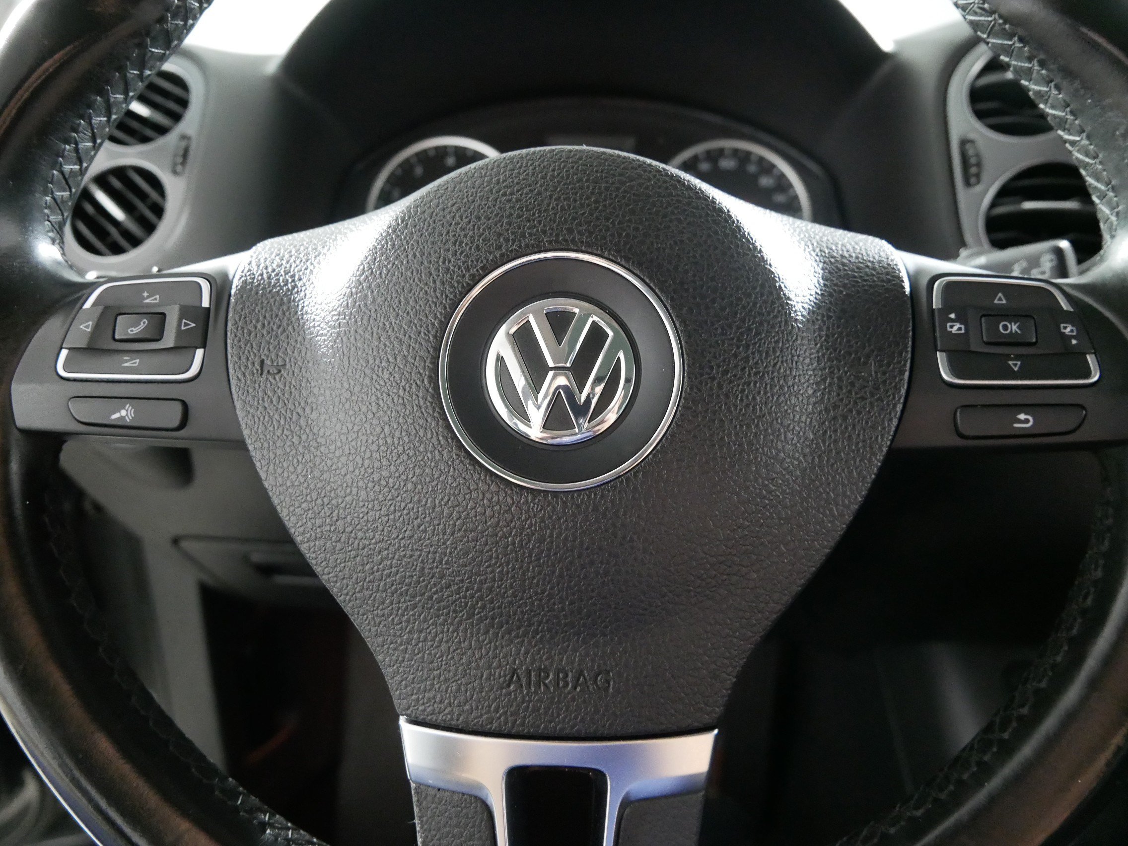 Used 2013 Volkswagen Tiguan SEL AWD/4WD image 25