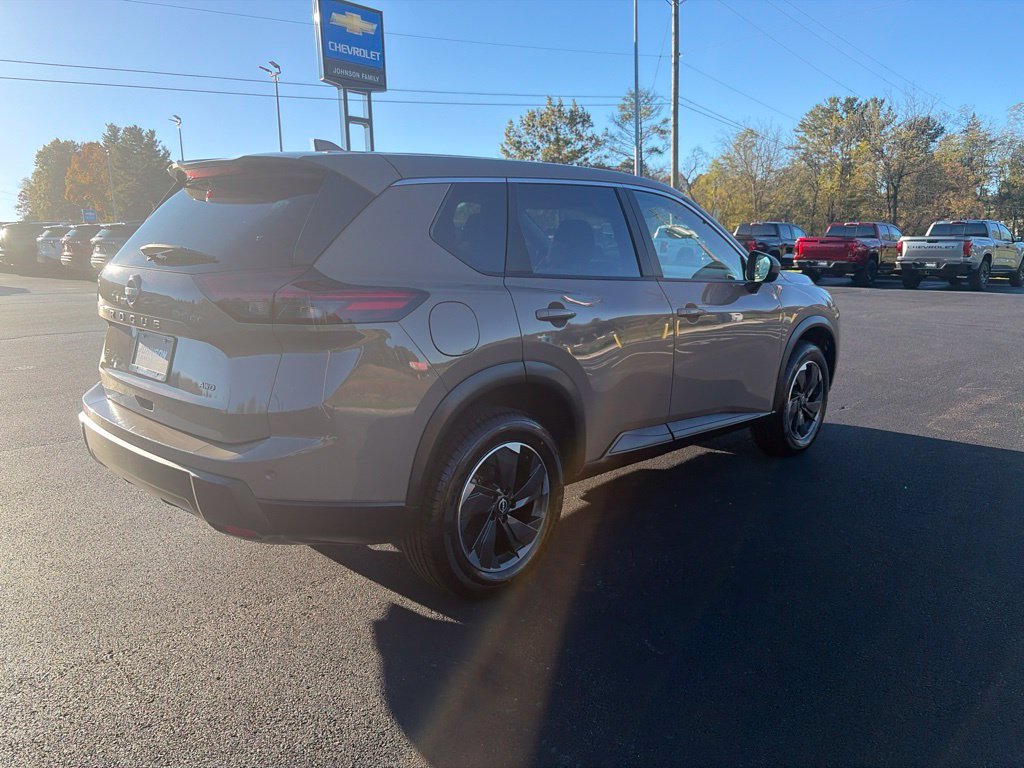 Used 2025 Nissan Rogue SV AWD/4WD image 10
