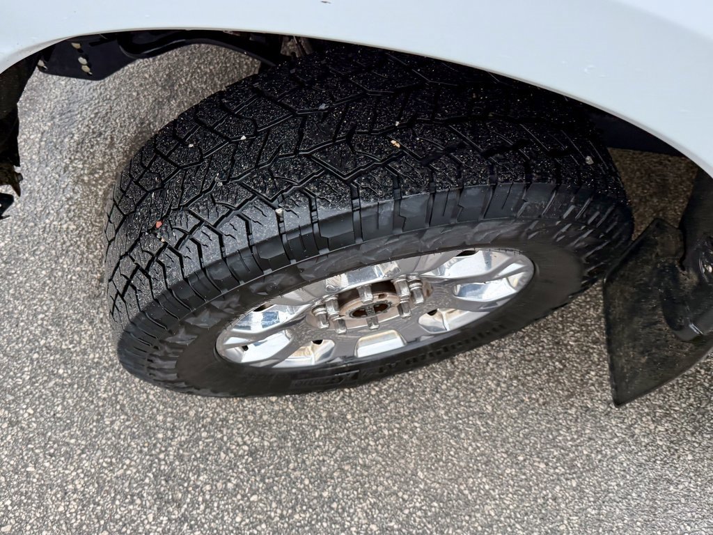 Used 2021 Ford F350 Lariat w/ Chrome Package image 26