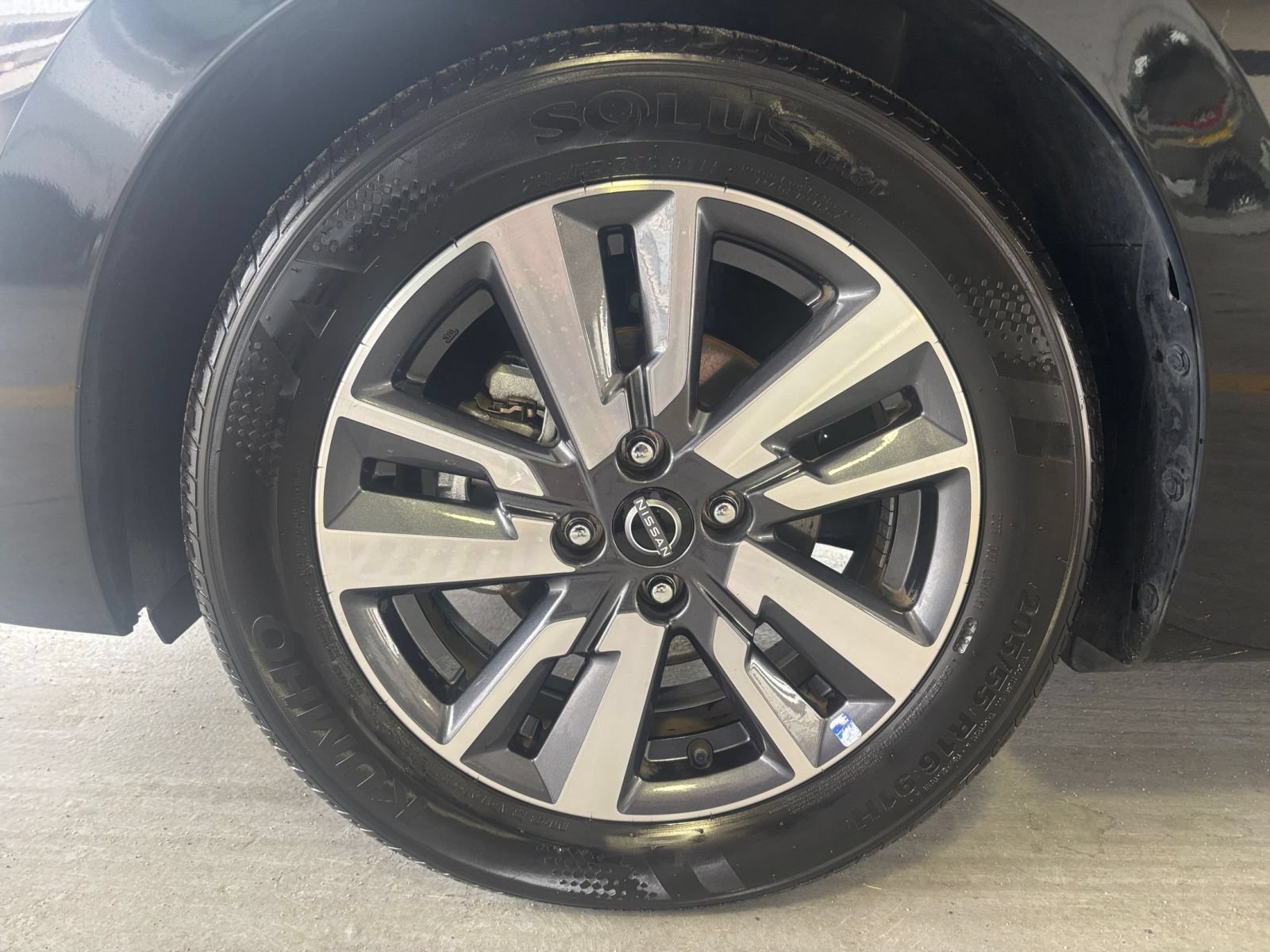 Used 2025 Nissan Versa SV FWD image 28