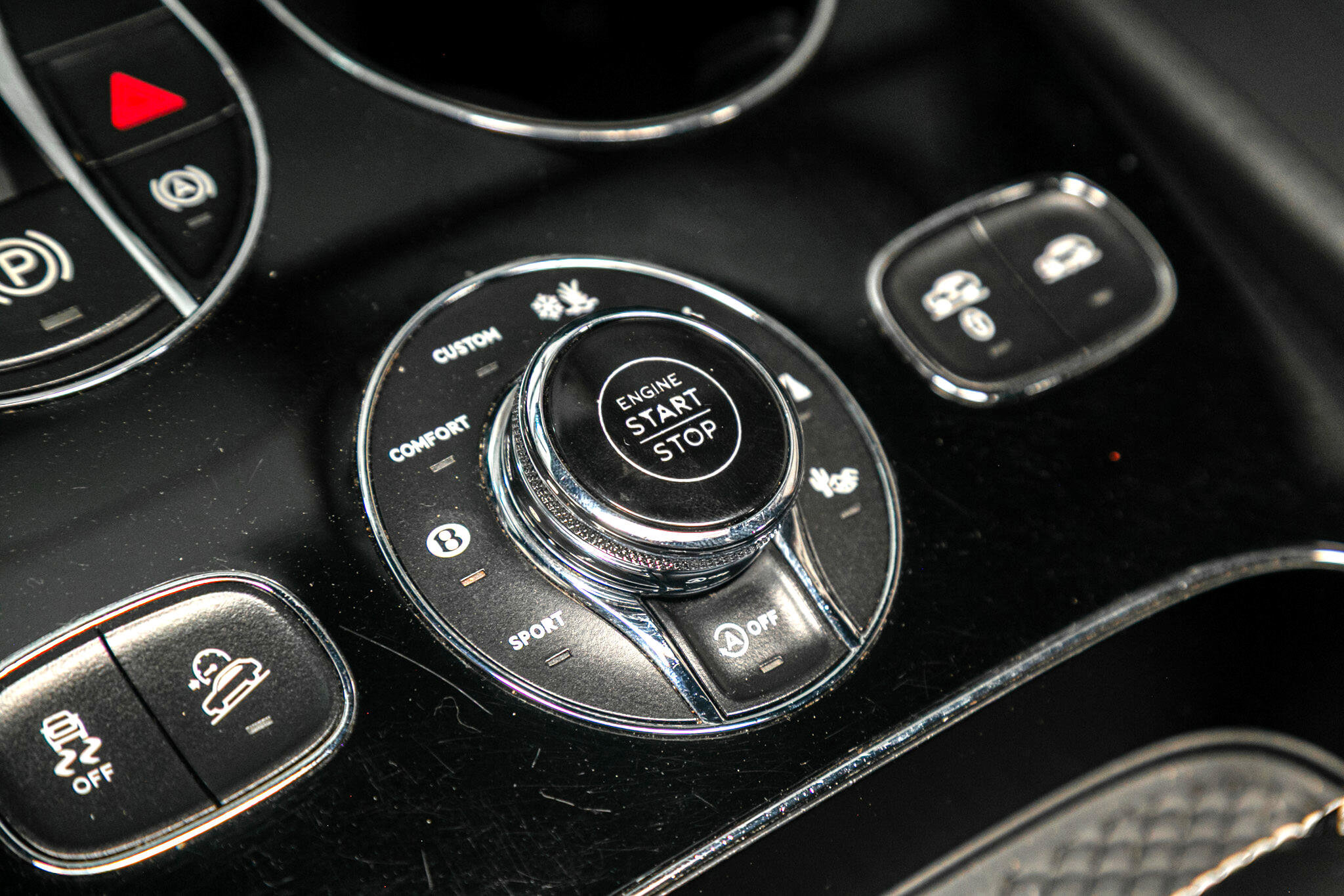 Used 2017 Bentley Bentayga image 49