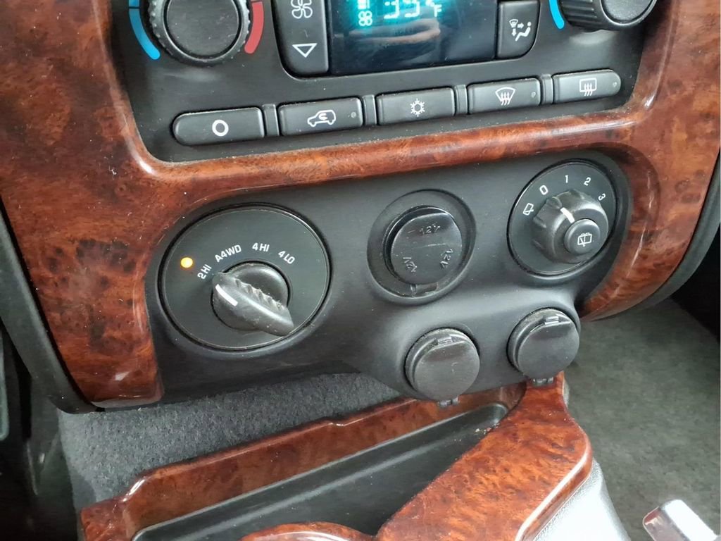 Used 2005 GMC Envoy SLT image 32