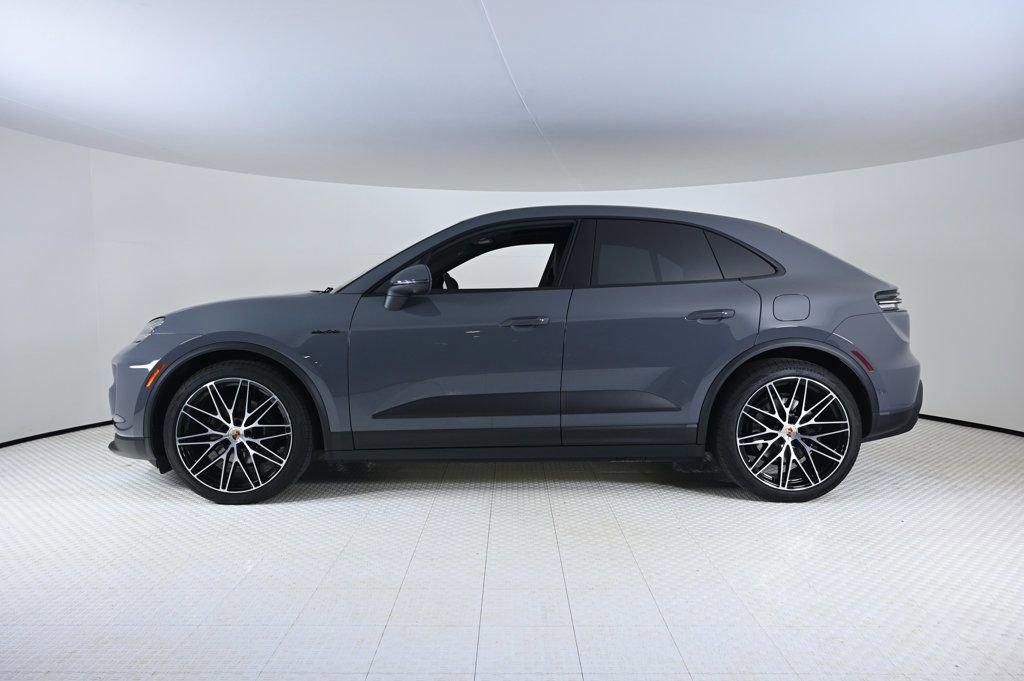 Certified 2025 Porsche Macan Electric image 2