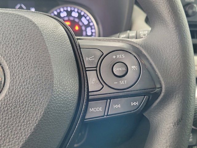 Used 2021 Toyota RAV4 XLE FWD image 27