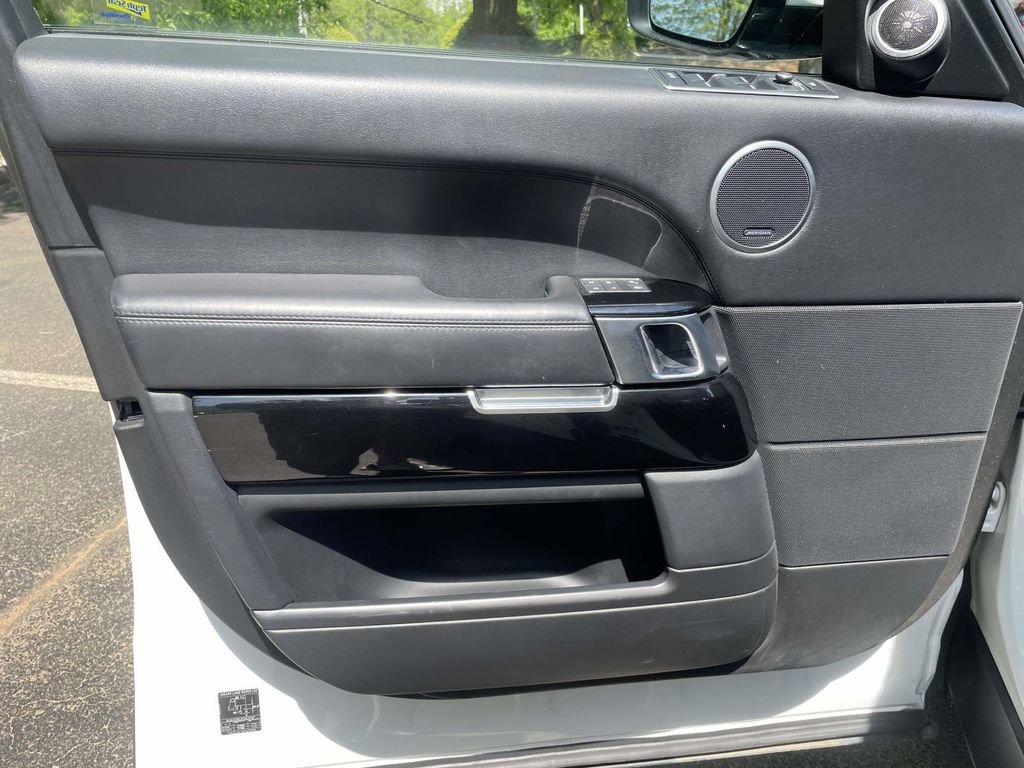 Used 2016 Land Rover Range Rover HSE image 12