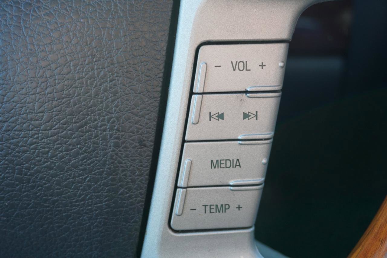 Used 2006 Lincoln Zephyr image 12