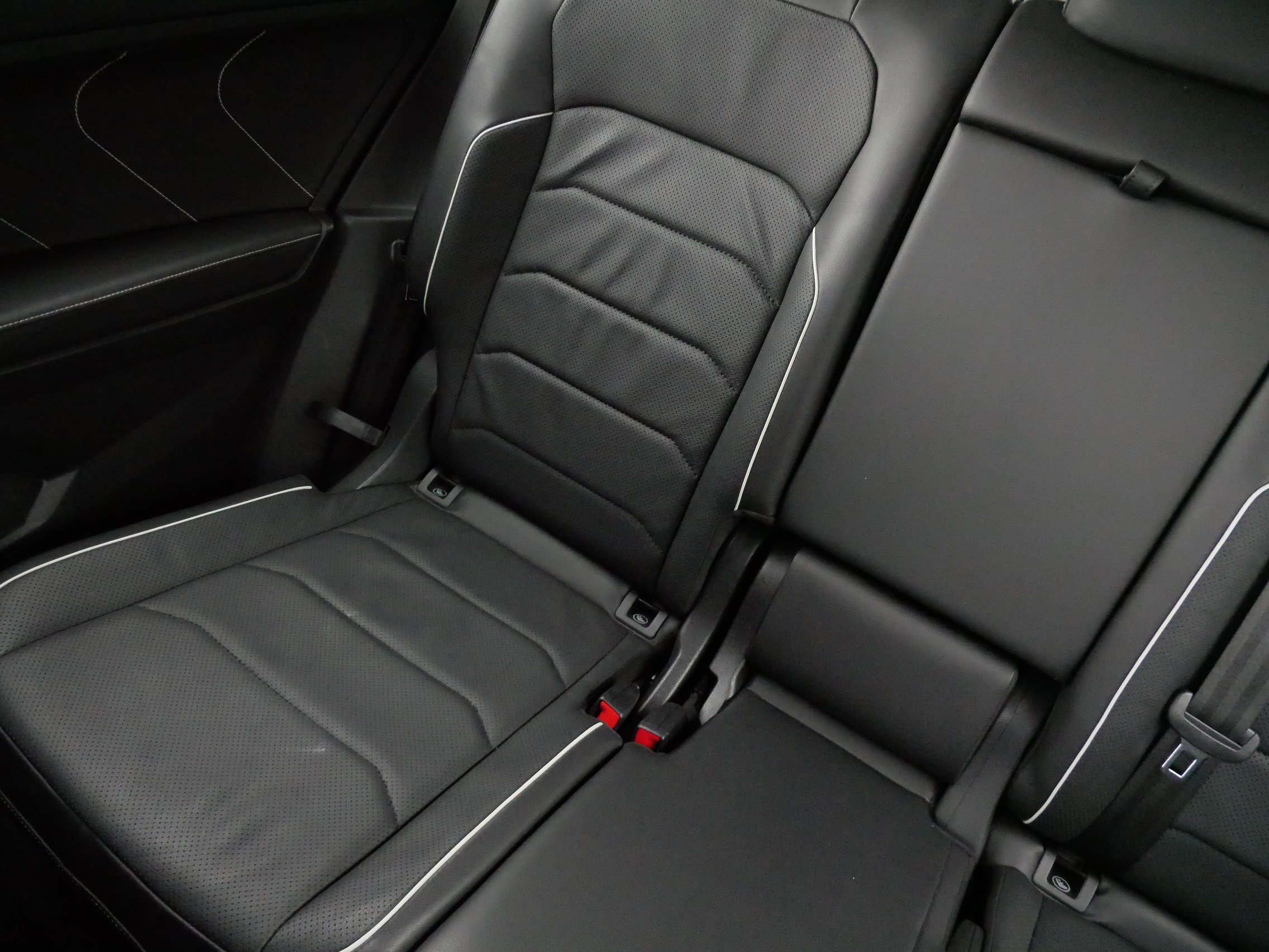 Used 2023 Volkswagen Tiguan SEL R-Line image 12