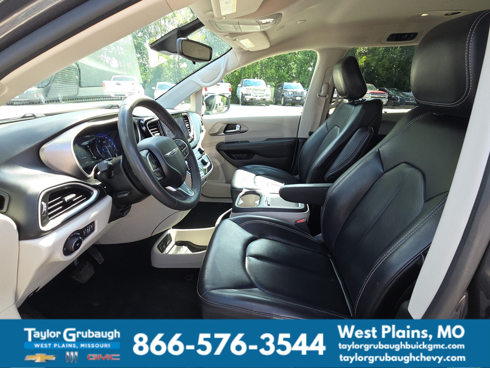 Used 2023 Chrysler Pacifica Touring-L FWD image 15