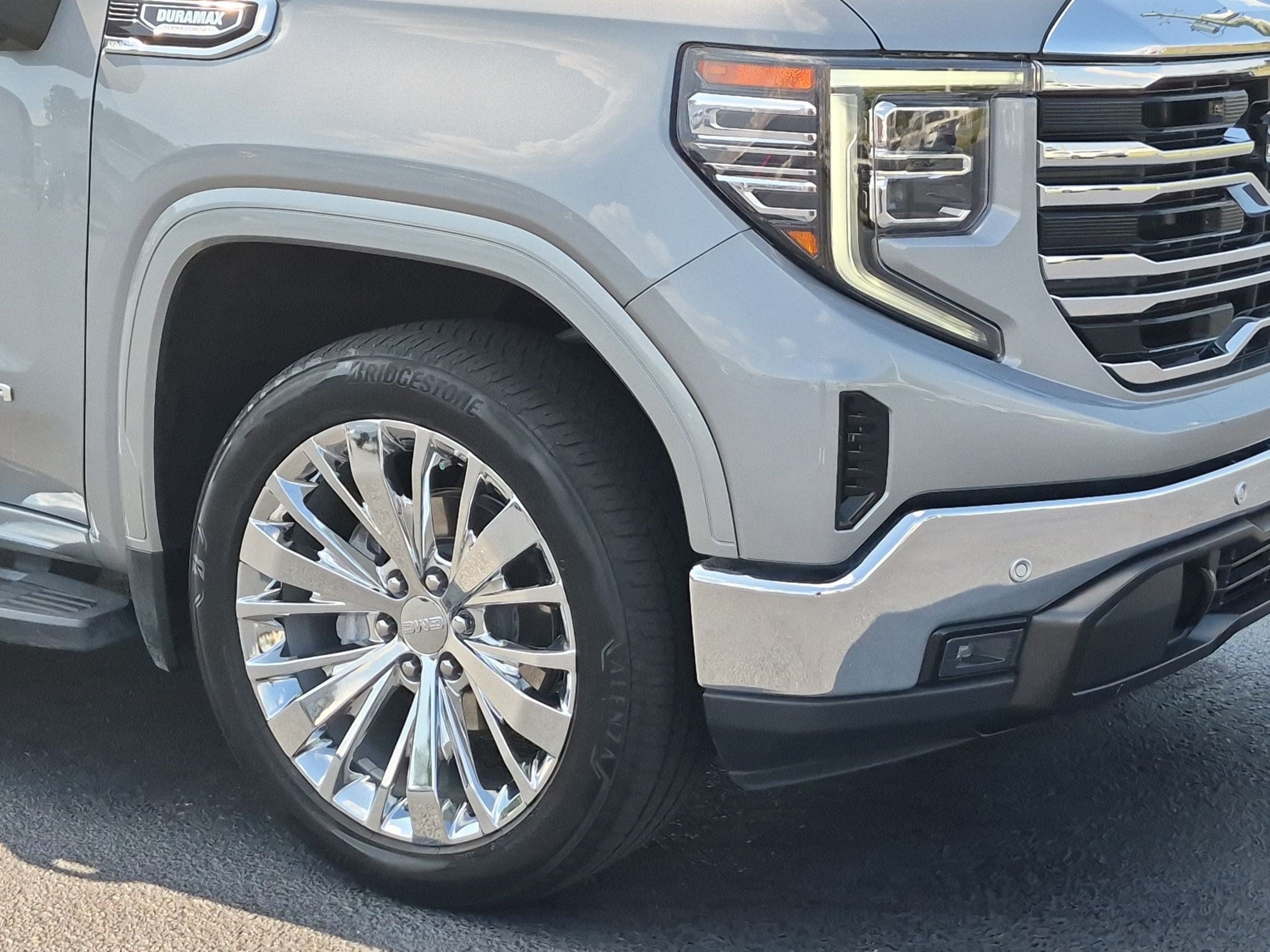 Used 2023 GMC Sierra 1500 SLT w/ SLT Premium Package AWD/4WD image 9