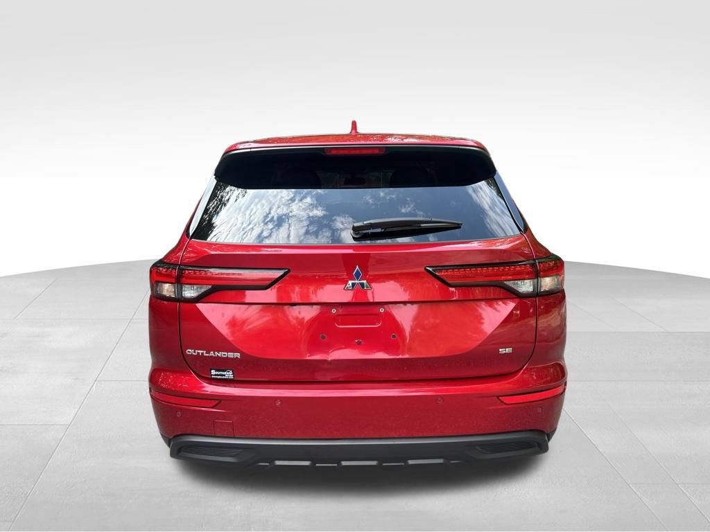 Used 2024 Mitsubishi Outlander AWD image 4