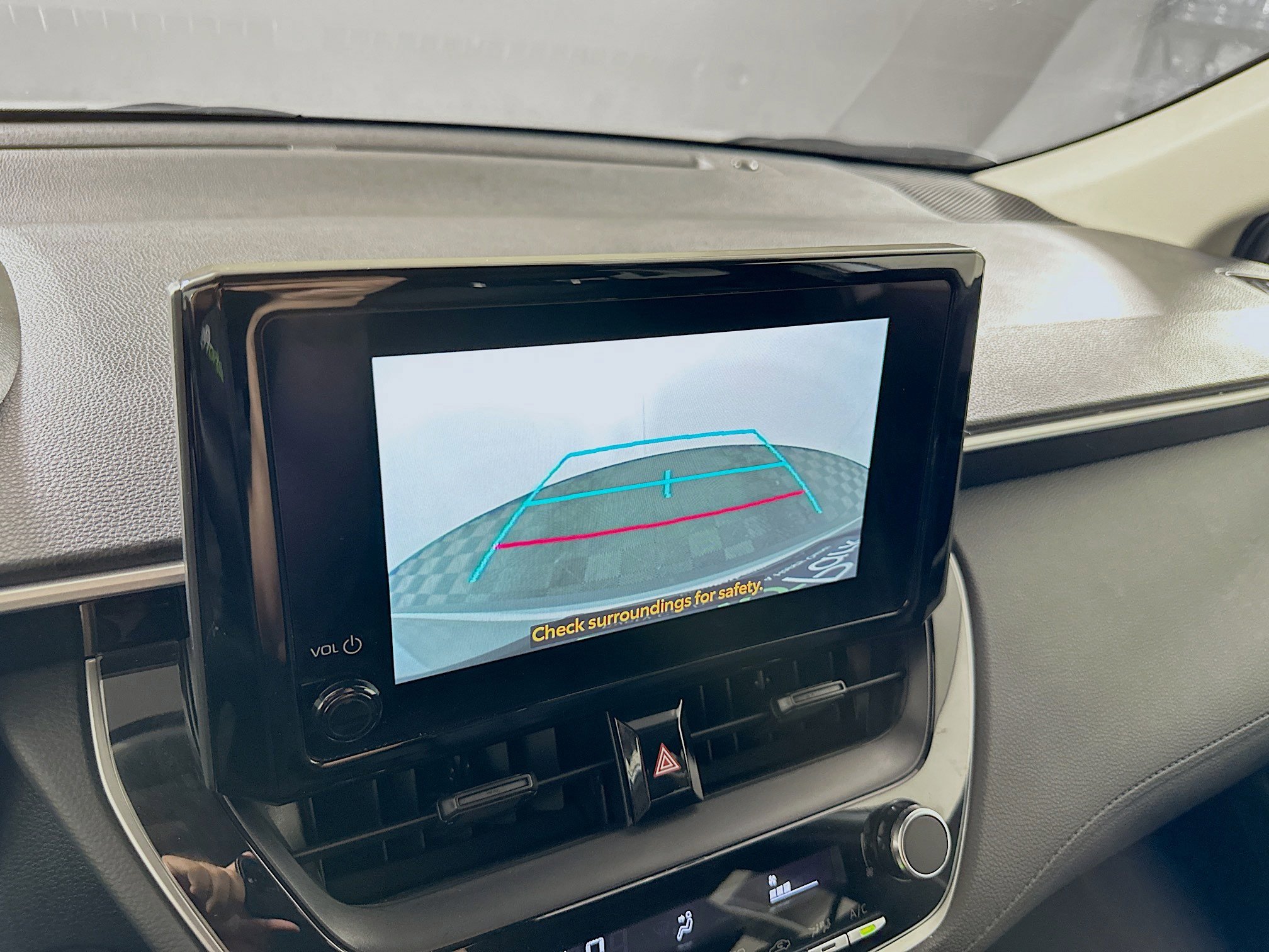 Used 2025 Toyota Corolla Cross LE image 22