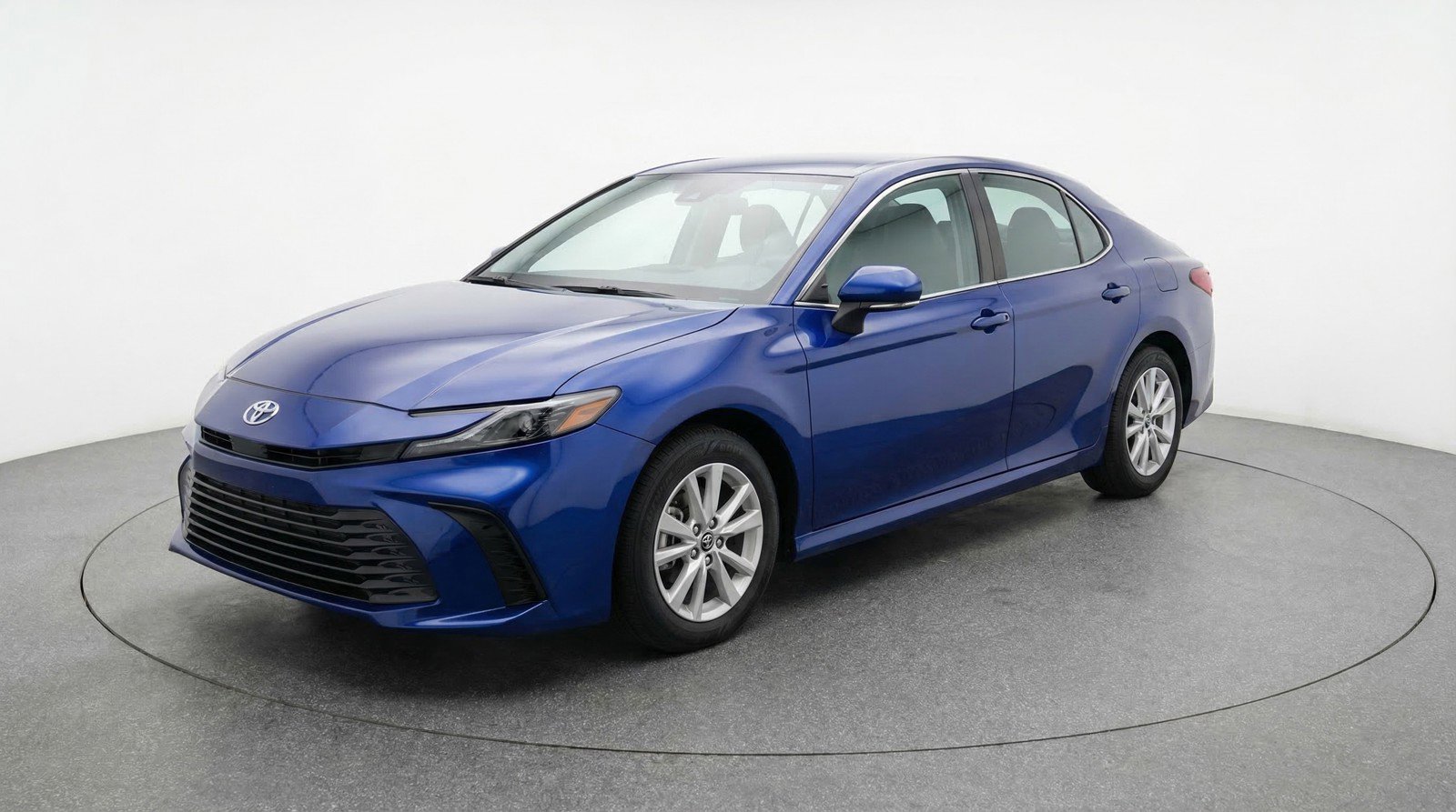 Used 2025 Toyota Camry LE FWD image 3
