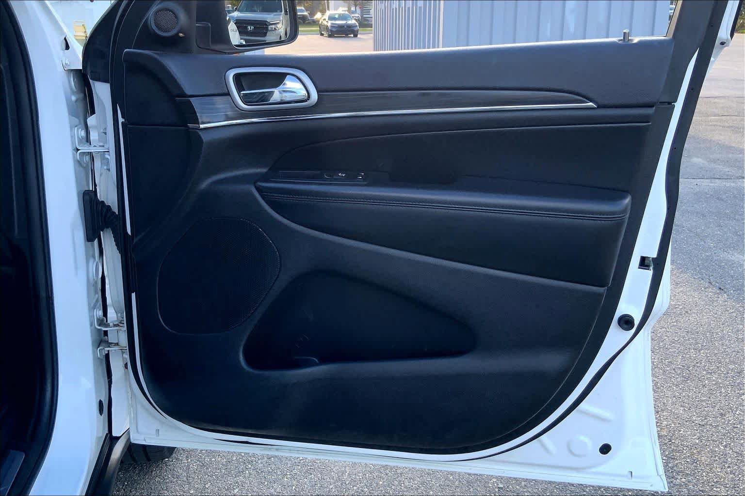 Used 2019 Jeep Grand Cherokee Limited AWD/4WD image 23