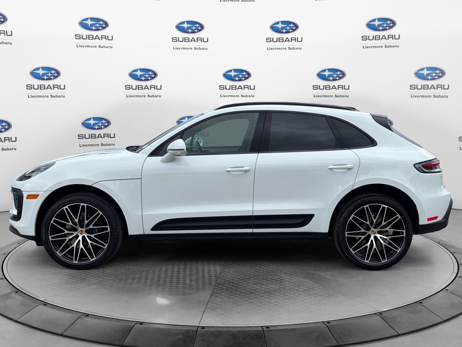 Used 2026 Porsche Macan AWD/4WD image 2