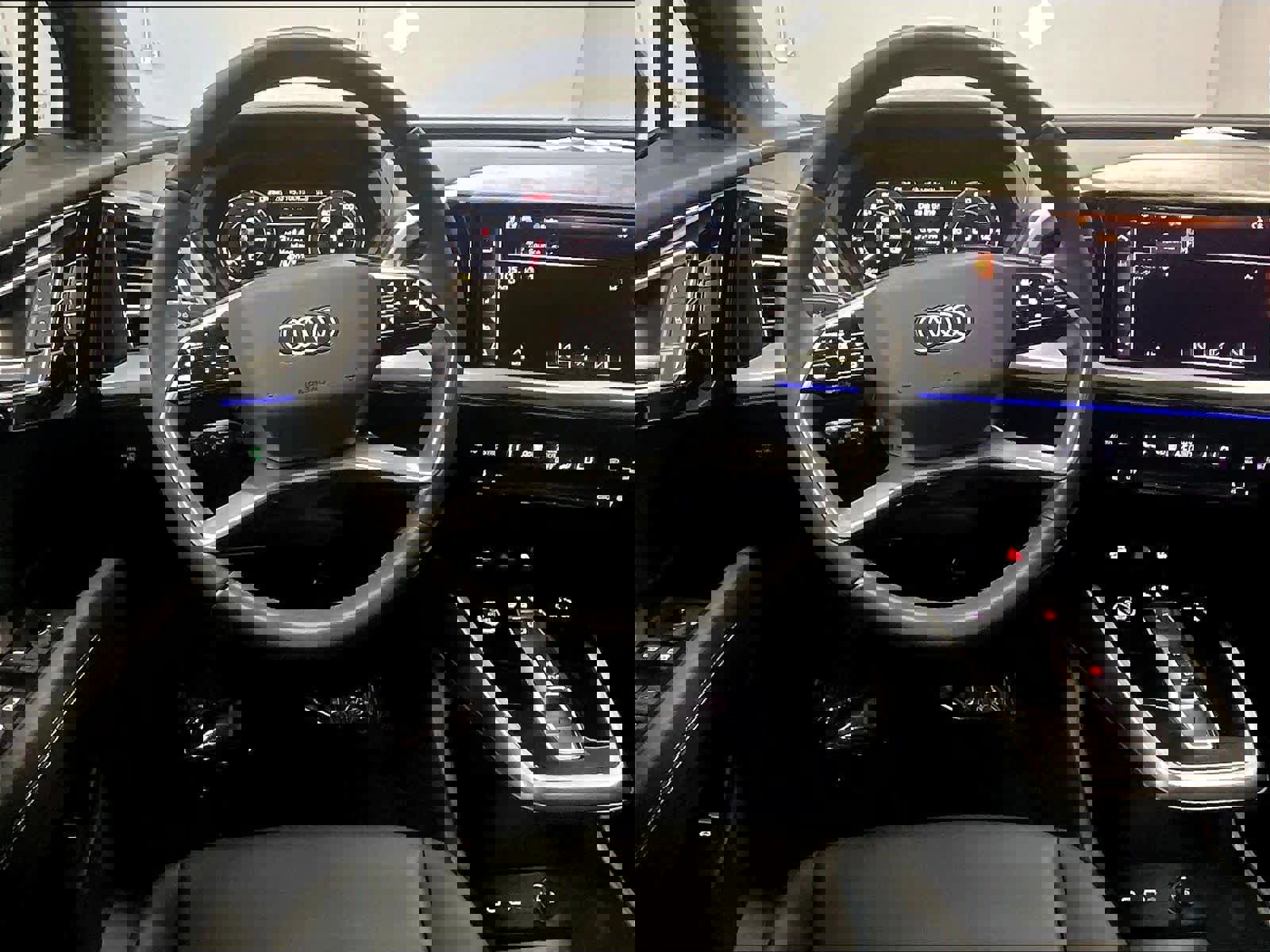 Used 2025 Audi Q4 e-tron Premium Plus w/ Premium Plus image 7