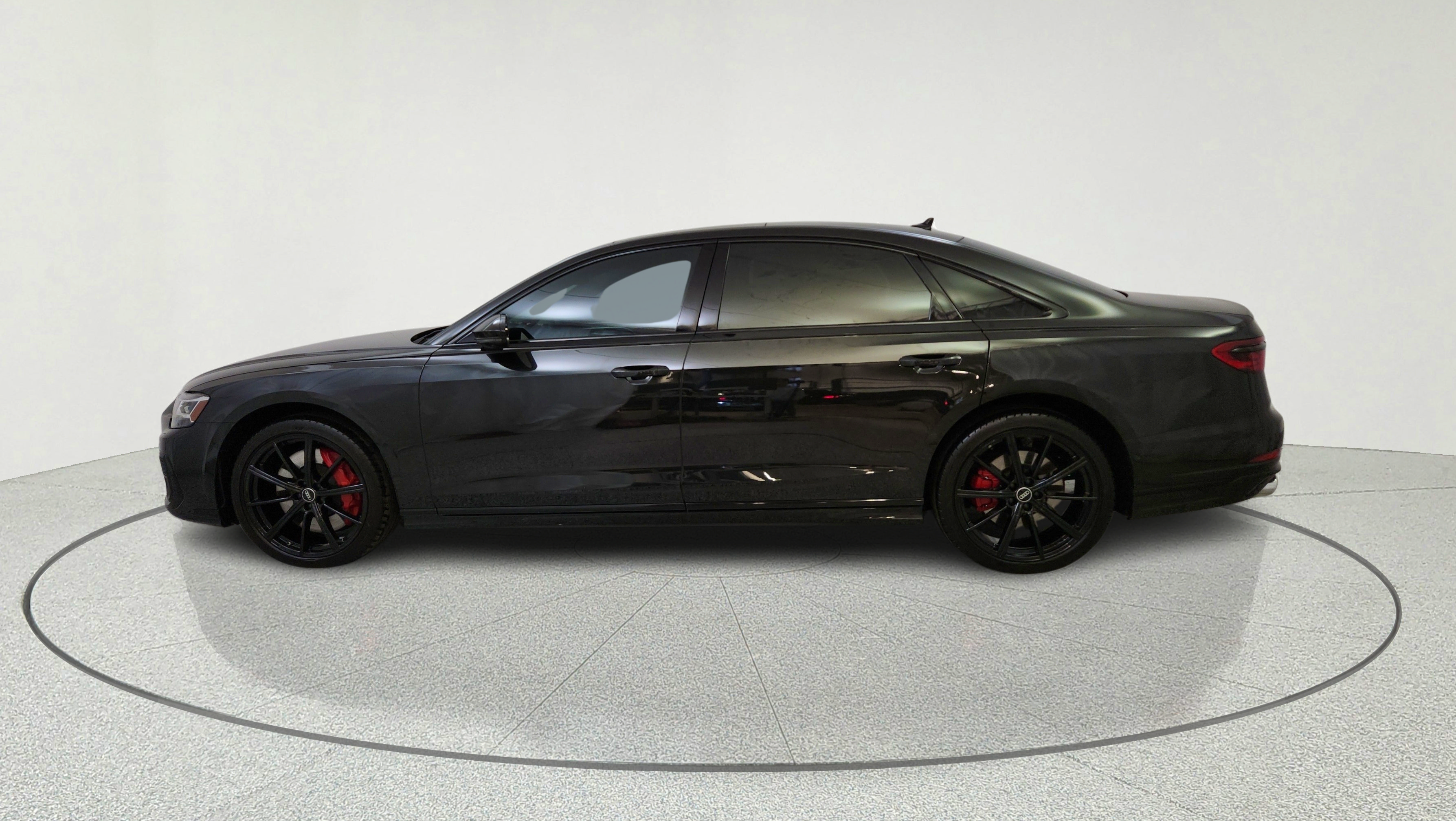 Used 2022 Audi S8 w/ S8 Comfort Plus Package AWD/4WD image 5