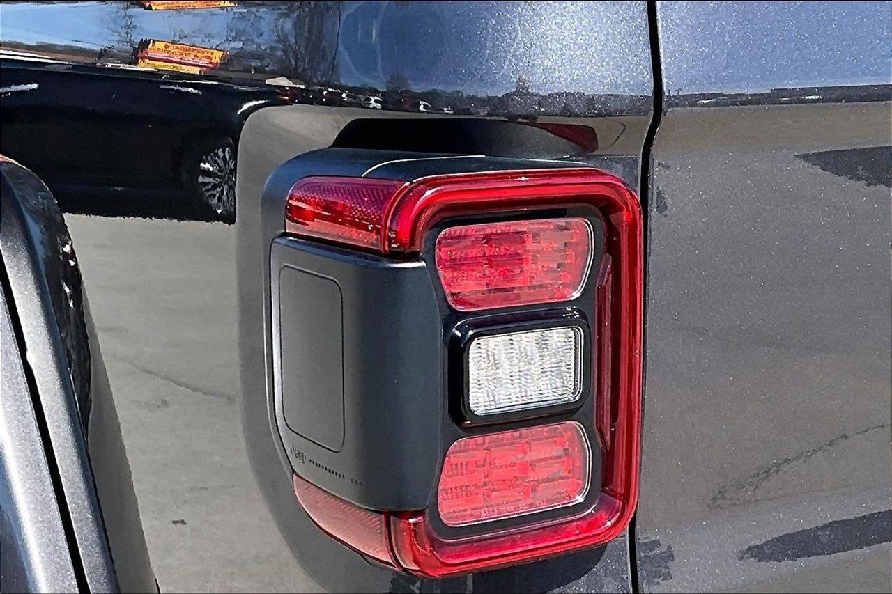 Used 2023 Jeep Gladiator Rubicon w/ LED Lighting Group image 24
