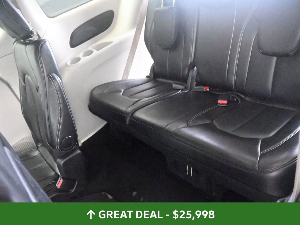 Used 2024 Chrysler Pacifica Touring-L image 18