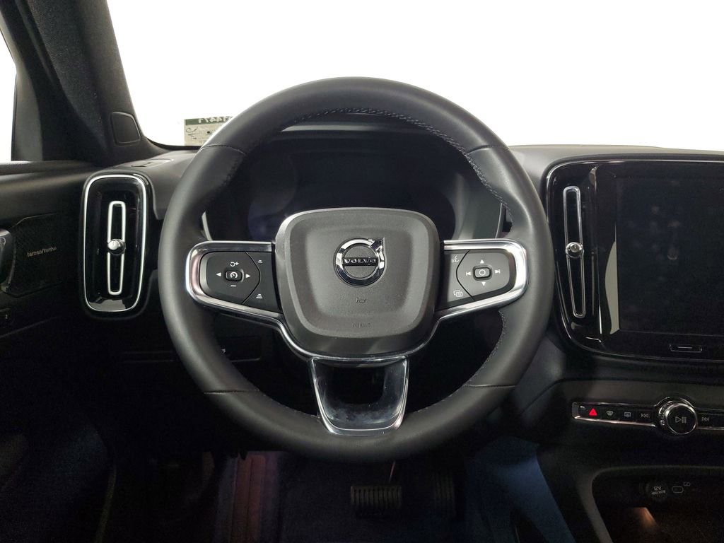 Certified 2023 Volvo XC40 Recharge Ultimate image 18