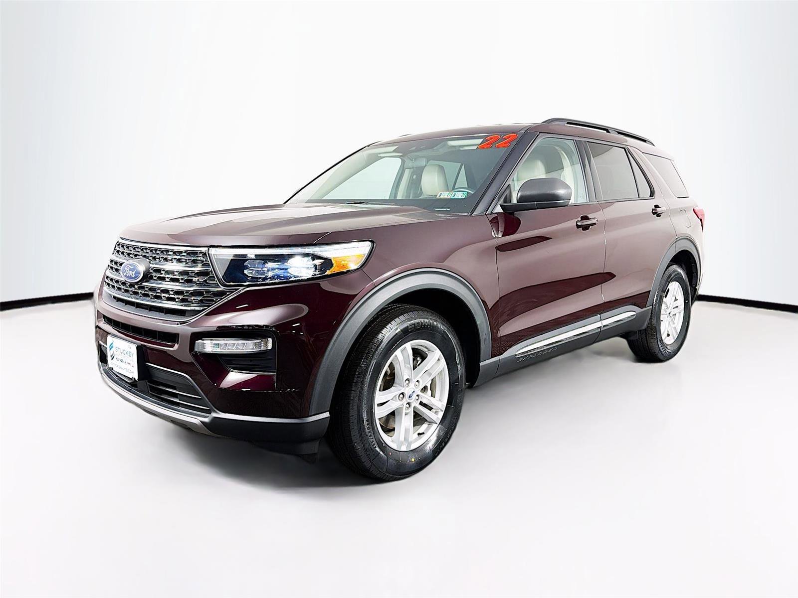 Used 2022 Ford Explorer XLT w/ Equipment Group 202A image 3