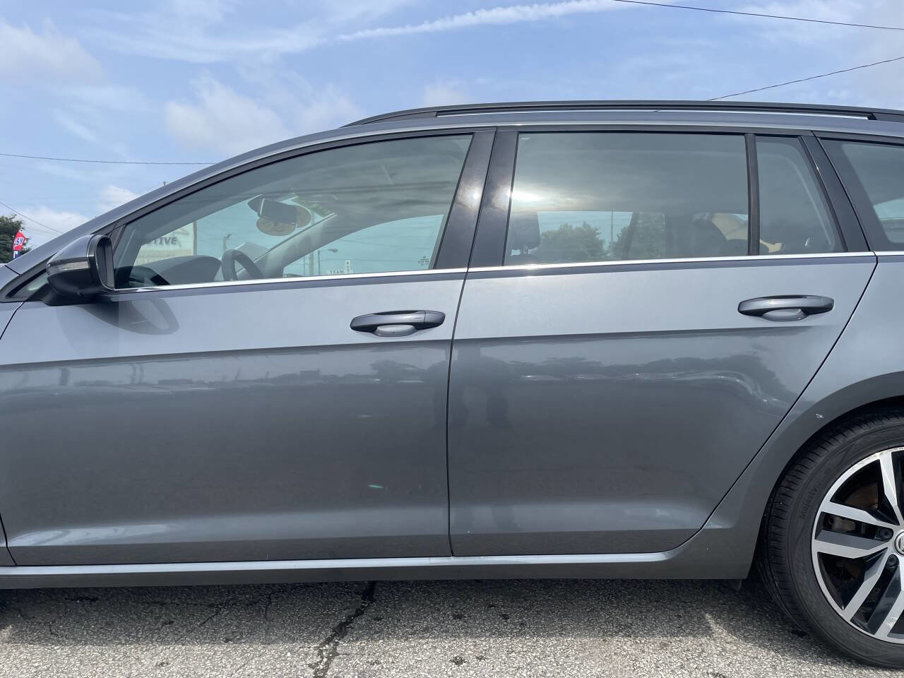 Used 2016 Volkswagen Golf Limited Edition image 8