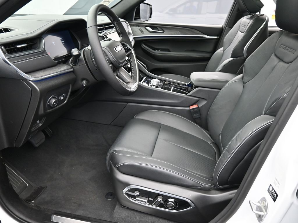 Used 2024 Jeep Grand Cherokee Overland w/ Luxury Tech Group IV image 10