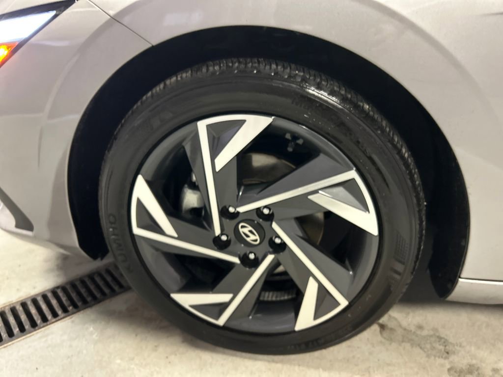 Used 2025 Hyundai Elantra Sport image 9