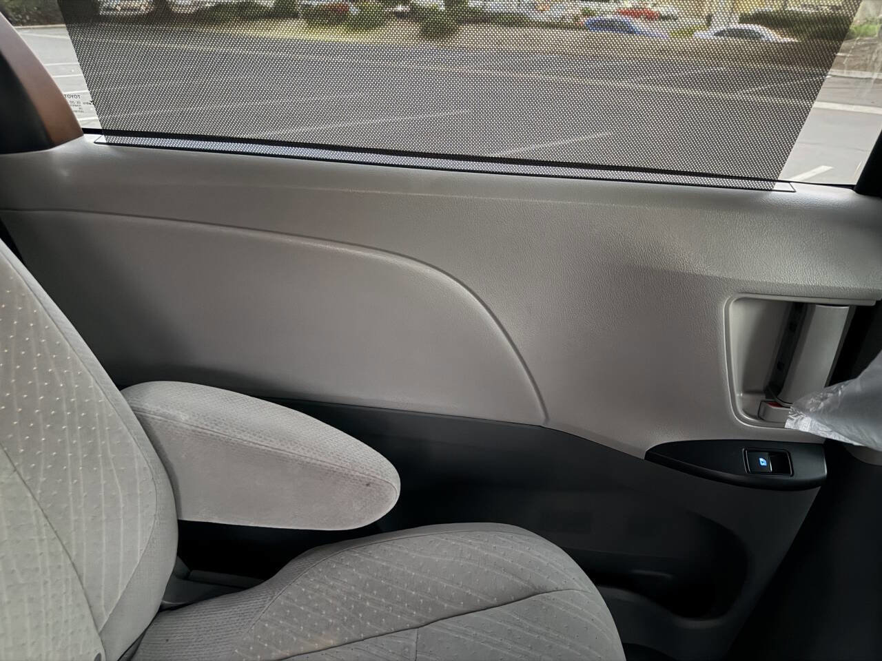 Used 2020 Toyota Sienna LE image 34