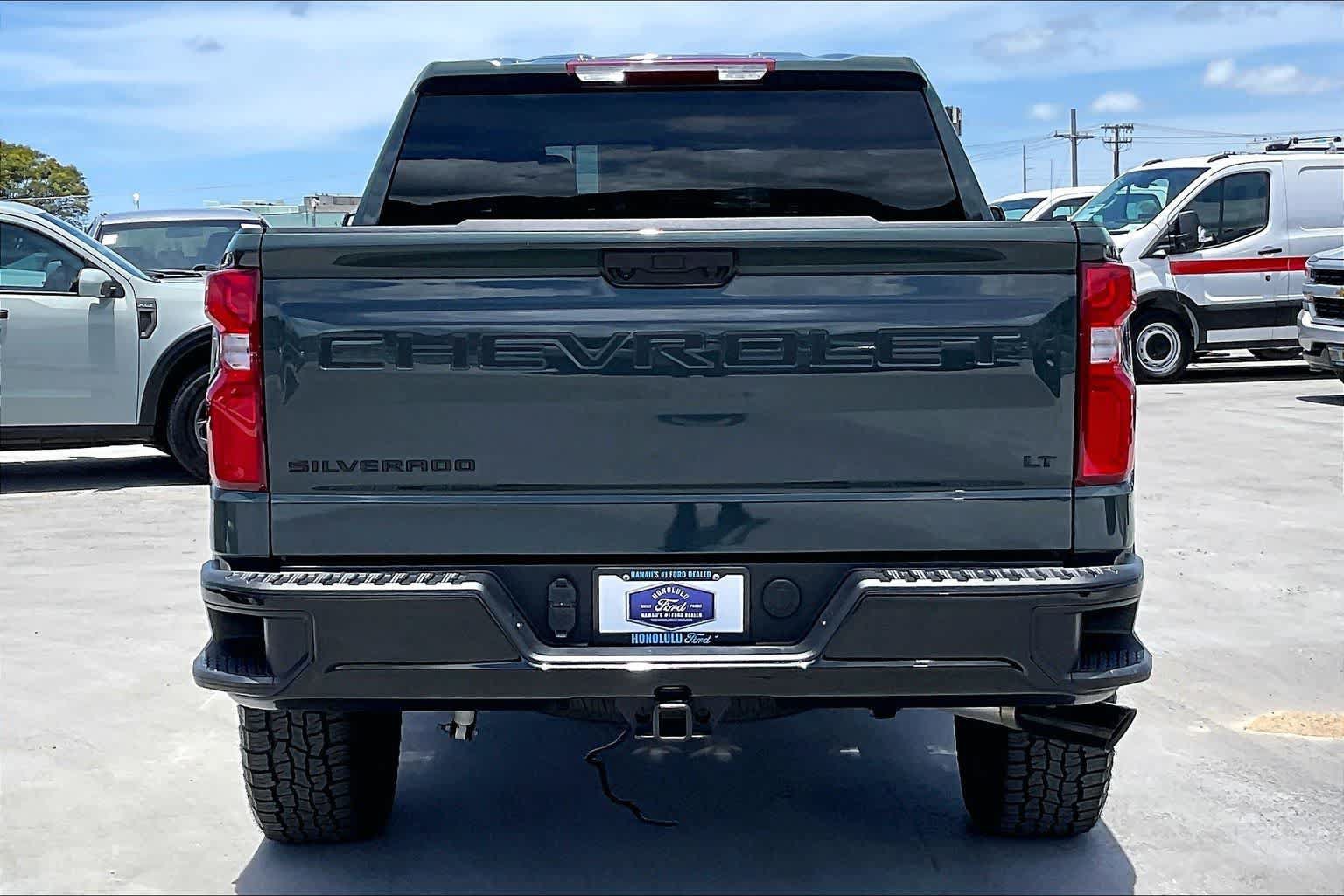 Used 2025 Chevrolet Silverado 1500 LT Trail Boss w/ Dark Appearance Package AWD/4WD image 5