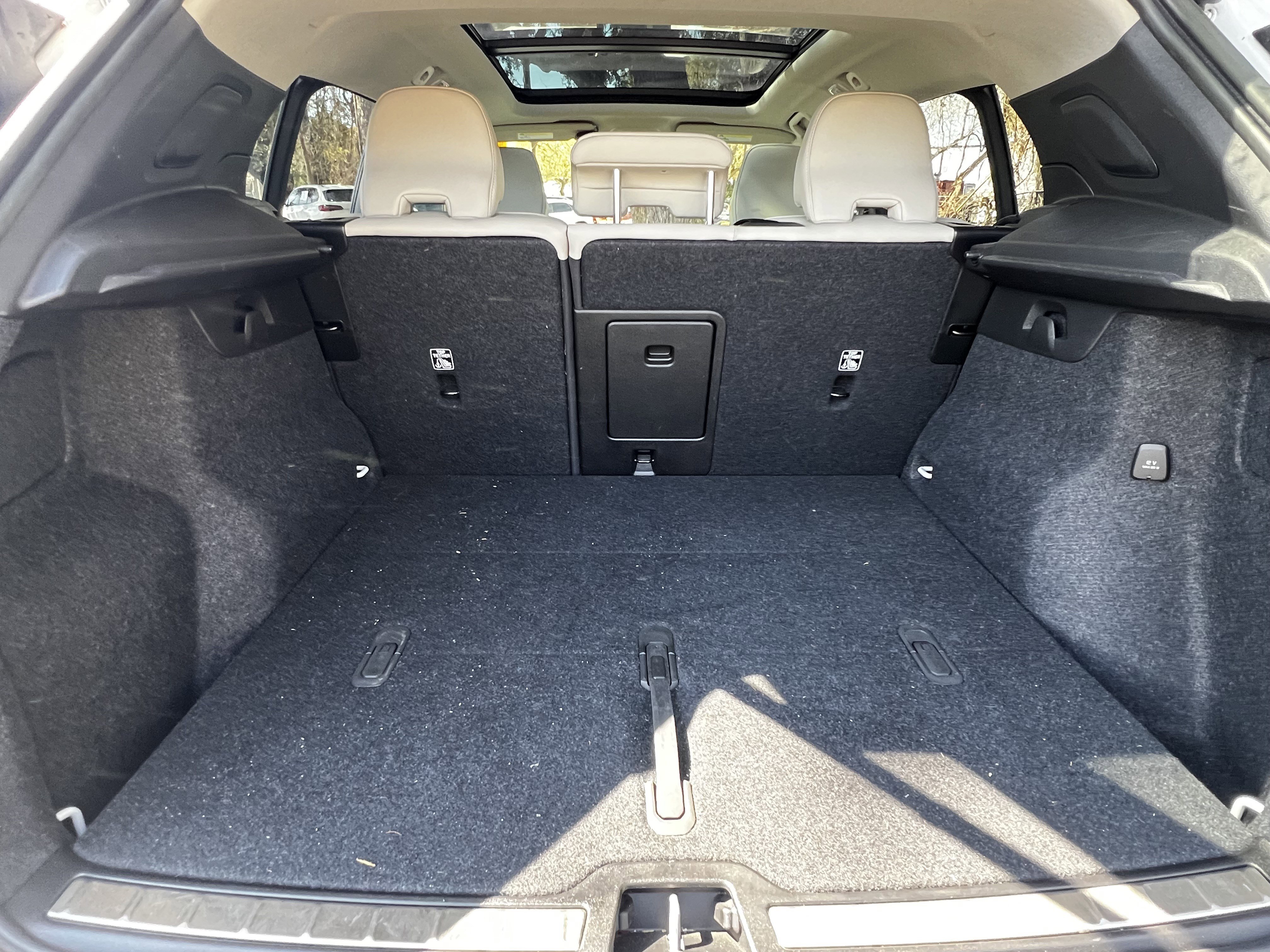 Used 2023 Volvo XC40 B5 Plus image 47