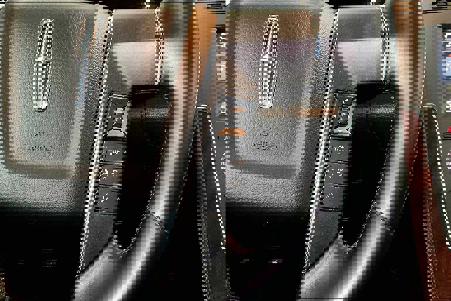 Used 2017 Lincoln Navigator Select image 25