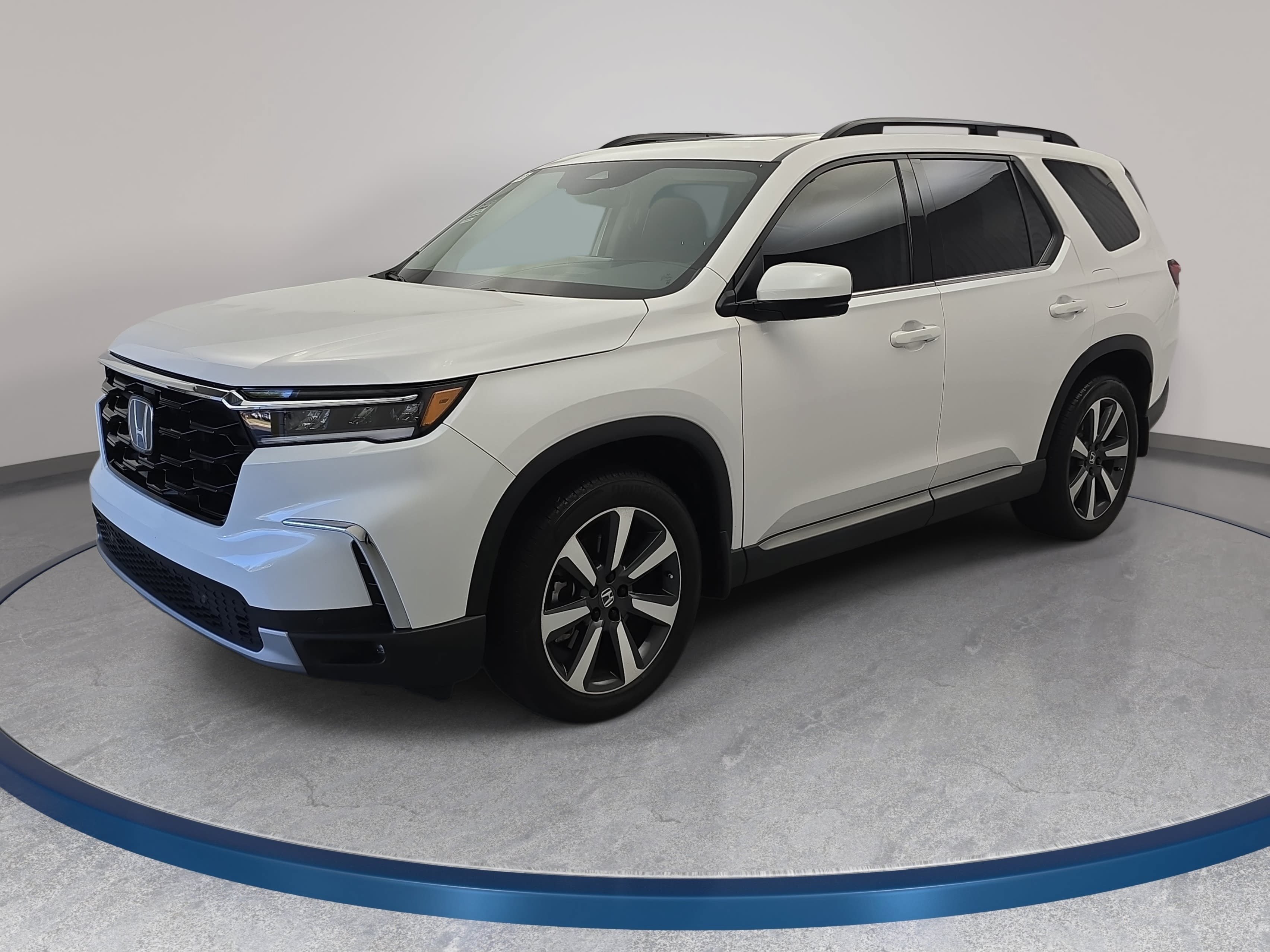 Certified 2025 Honda Pilot Touring image 1